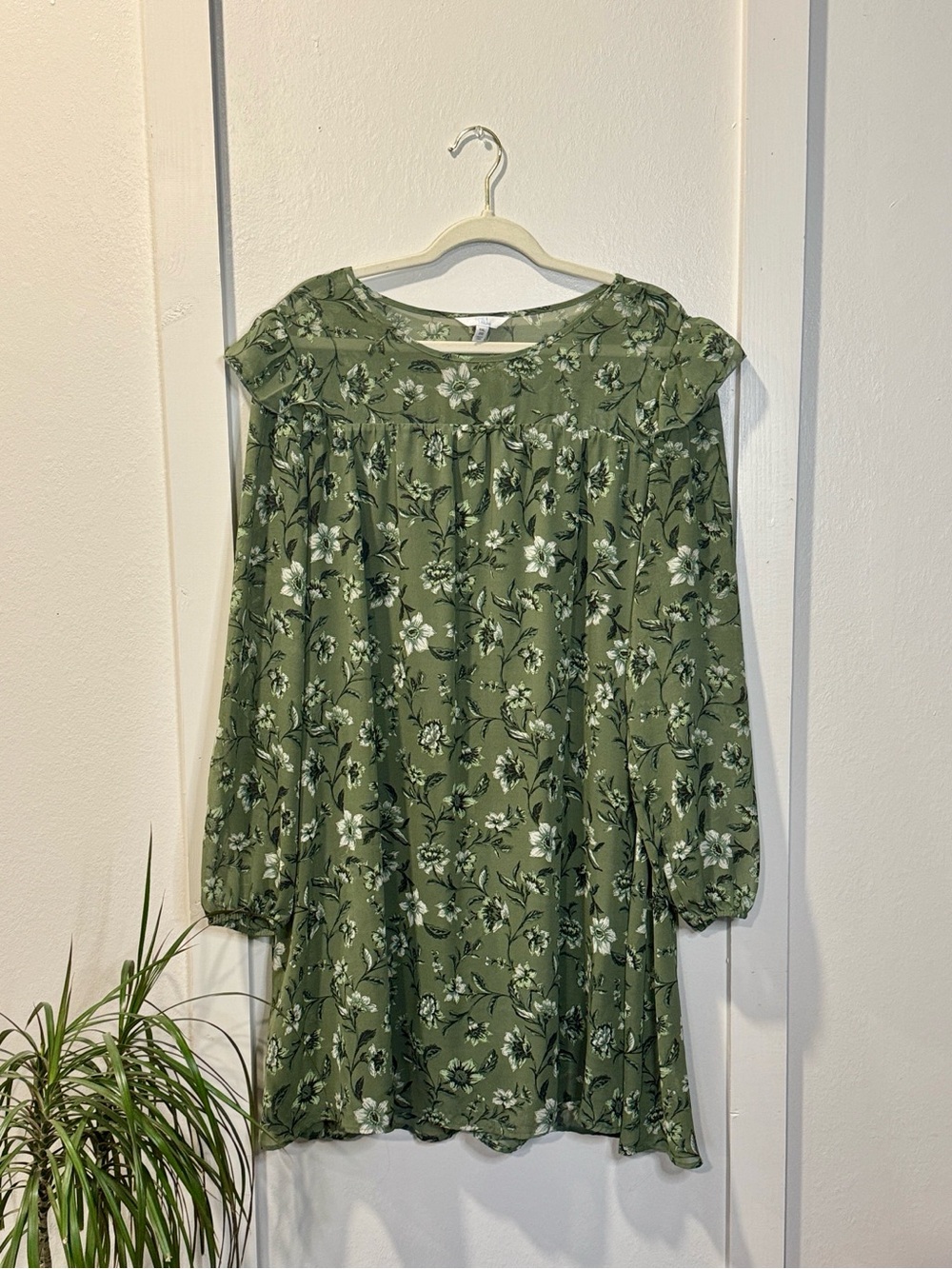 Time & Tru Sage Green Floral Shift Dress XXL 20 Sheer Flutter Sleeve